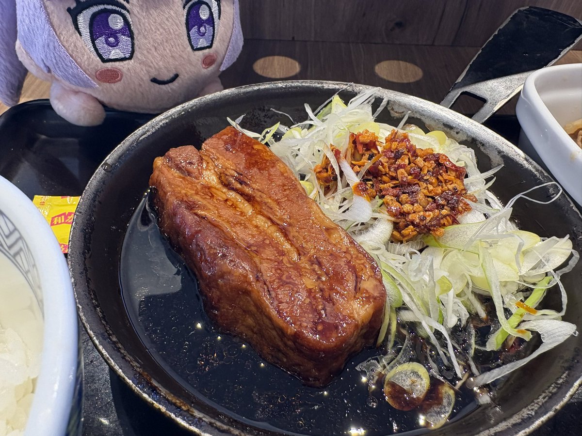 今日は自転車🚴で吉野家‼️ 厚切豚角煮‼️定食 からし、ネギ、ラー油