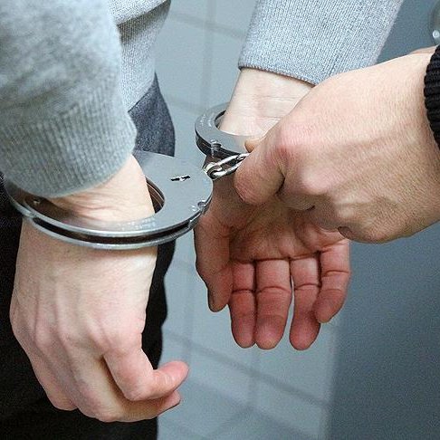 🔵 Türkiye’de cezaevinden tahliye edilenlerin %45’i yeniden suç işliyor.