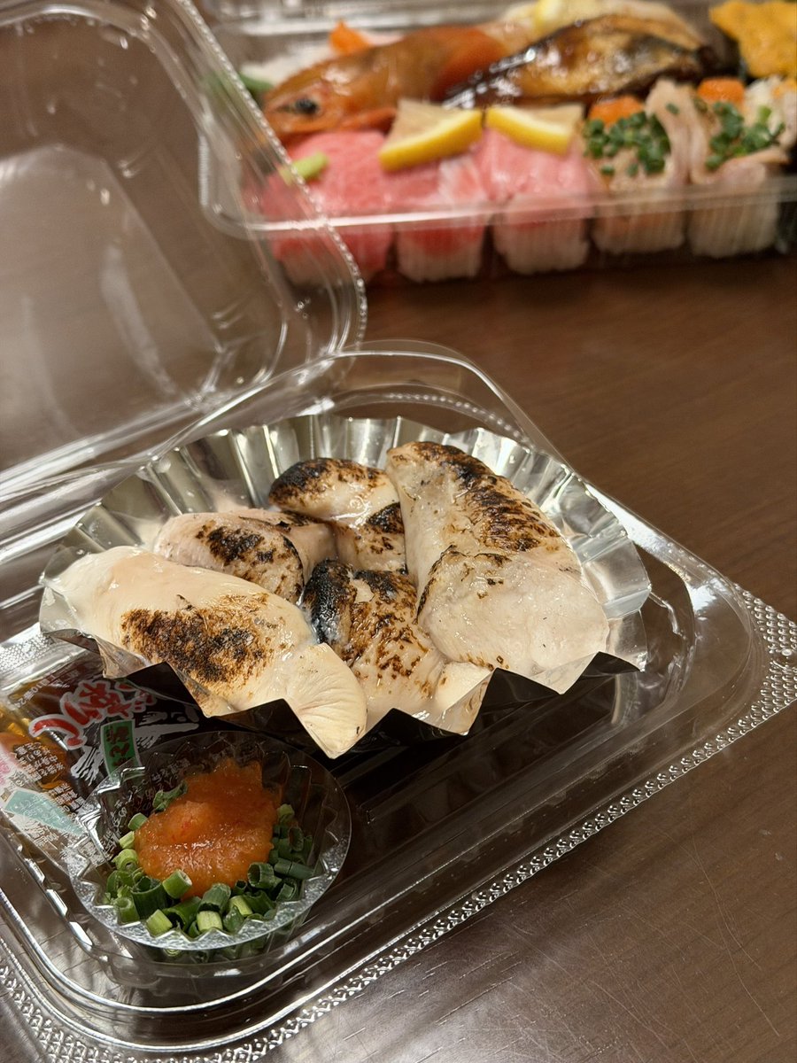 nmnmntp's tweet photo. 魚の死体尽くしin下関 https://t.co/hVZrFt7I7X