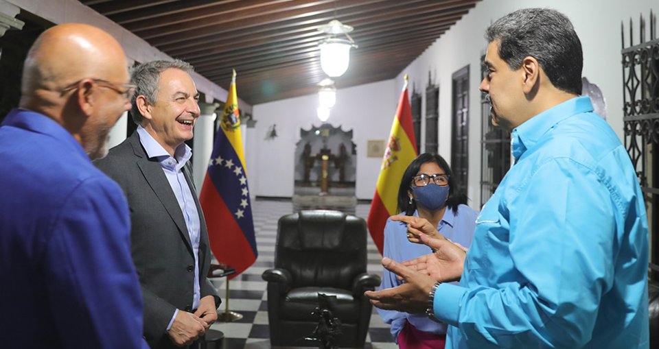 Bloguería que reflexiona sobre el espiralado asunto venezolano y se rescata la única certeza.
mesecosicas.blogspot.com/2026/01/venezu…
Venezuela y el pensamiento helicoidal │ Me sé cosicas