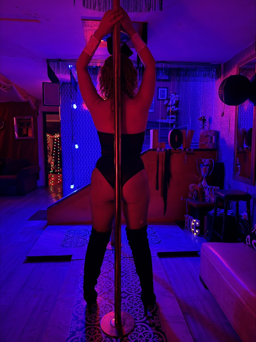 AxlyBeca's tweet image. Ya en @DesireMty quien viene? 👯‍♀️🔥