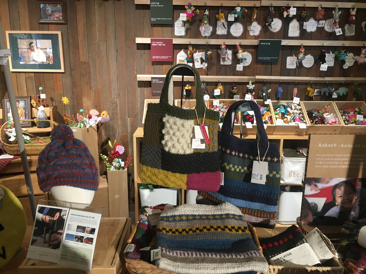 무지 강남점에서 엄청난 팝업을 하는중..!!!