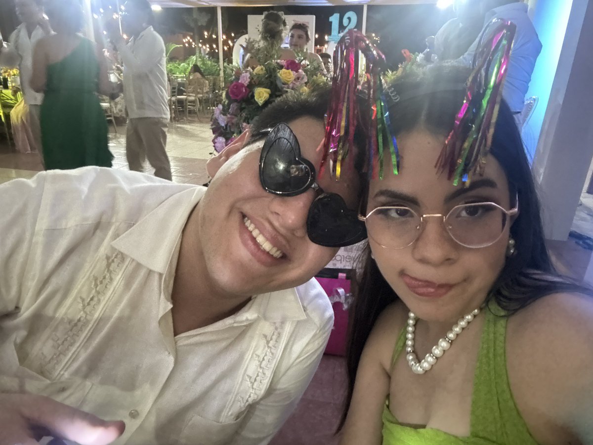 normi_momi's tweet photo. Amo las bodas chamacos, ya cásense más seguido https://t.co/XakurTuEes