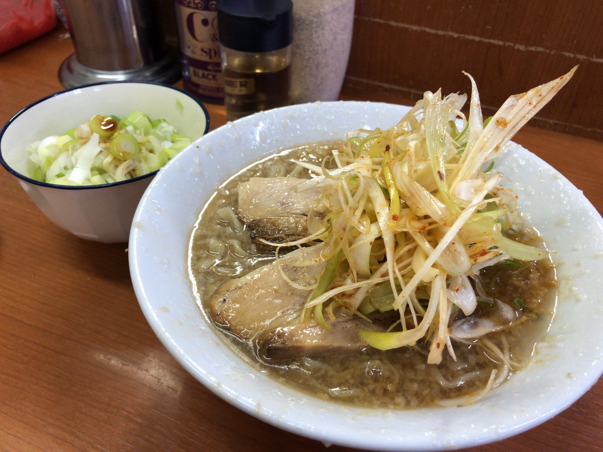 行きつけ
ラーメン源骨
今年初行き😁

なんかラーメン800円とか
バズってるけど
これ800円やで👍
(ネギトッピングは別)

#ラーメン源骨