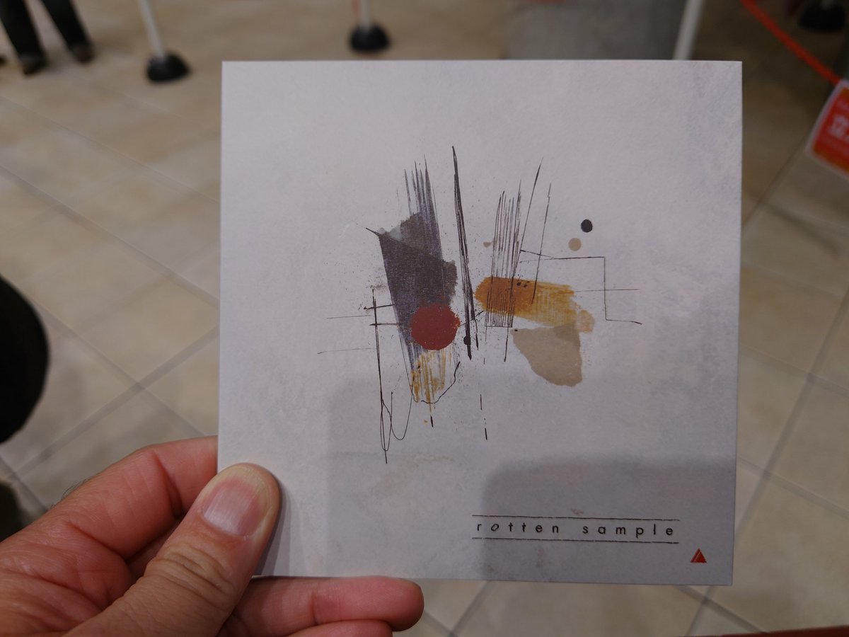 GANP2011's tweet image. Arikaの新EP 発売リリイベ参加してきた！
夏吉さんの生歌初めて聴いたけどキー高い曲をブレずに歌うのすげぇなぁ🎤新曲も良いし
特典会でサインも書いて貰えてありがてぇ👏
#Arika