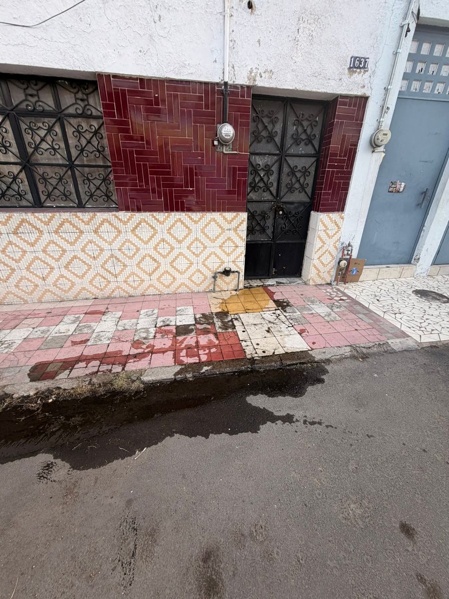 DanielC81200169's tweet photo. Fuga De Agua Potable 
En El Medidor 
Domicilio 
HERRERA Y CAIRO 1637 entre Manuel M Dieguez y Alfredo R Plascencia 
Colonia Sta Tere 
Atención @siapagdl por favor https://t.co/SyL5km6OE8