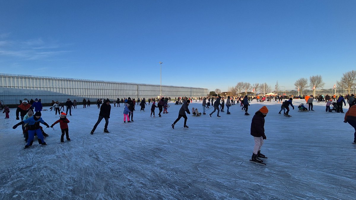 DennisvanSchie's tweet image. ⛸️ | IJsbaan in De Lier om 8.30 uur open #schaatsen #ijs #natuurijs