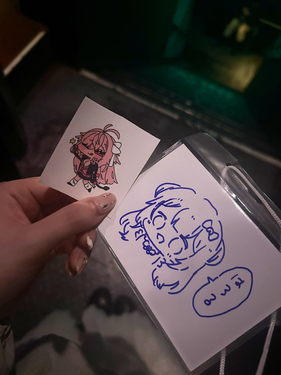 haroruVRC's tweet photo. めるふろメンバーで #GZBIGBANGforREAL あそびにきたよ～～リアルDJイベントはじめて🥹
たかなちゃんに描いてもらったの！かわいい🫶 https://t.co/eEC3m4zjY4