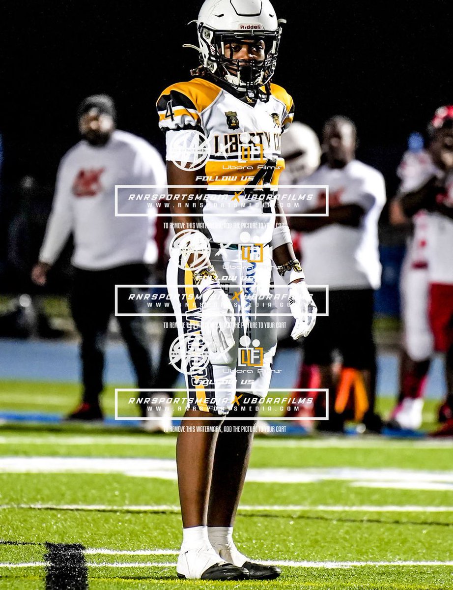GameOverMG's tweet photo. South Florida coaches tap in !! ATH https://t.co/umardpd73u