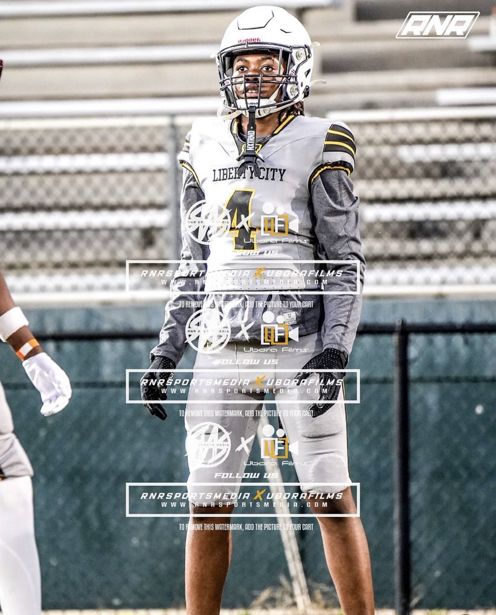 GameOverMG's tweet photo. South Florida coaches tap in !! ATH https://t.co/umardpd73u
