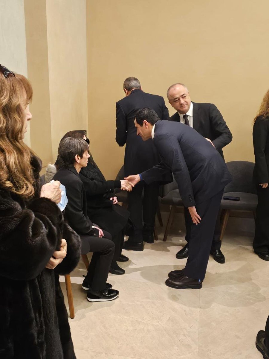 GulfTimes_QATAR's tweet image. His Excellency Sheikh Saud bin Abdul Rahman Al Thani, Ambassador of the State of #Qatar to the #lebanese  Republic, offered condolences to #fairuz  following the passing of her son, #Heli_Rahbani.

The ambassador conveyed his deep sorrow over the loss, praying that the Almighty