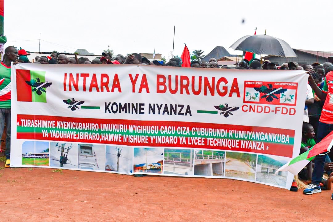 burungaProvince's tweet image. Abagumyabanga ba @CnddFdd muri komine #Nyanza i #Burunga barashima iterambere Reta y'Uburundi imaze gushikako muri komine.
Hari kuri uyu wa 10 Nzero 2026 ku murwa mukuru w'iyo komine aho uwo mugambwe wari uramutse werekana inguvu zawo wigina n'intsinzi waronse mu matora aheruka.