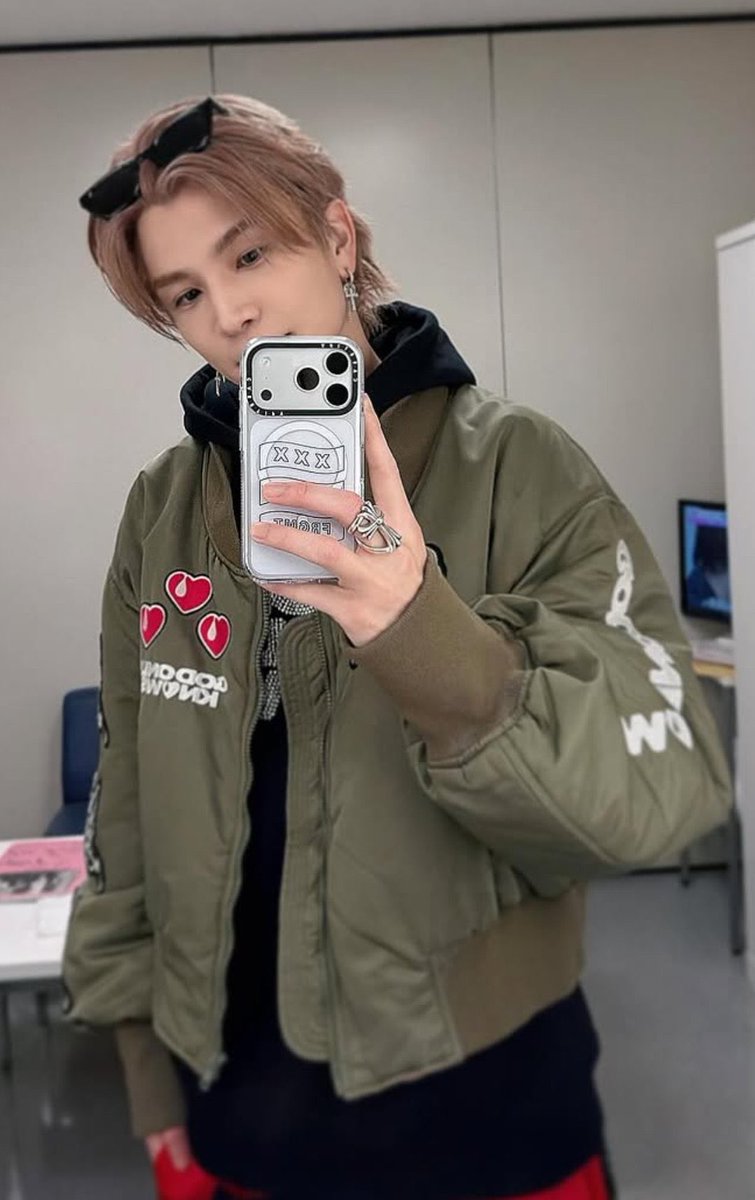 岩ちゃんが好きすぎて、スマホケース真似っ子しちゃった😍 機種は違う