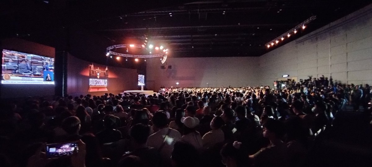 ว้ายยยยย สามกีบมาล้างสมองค่ะ