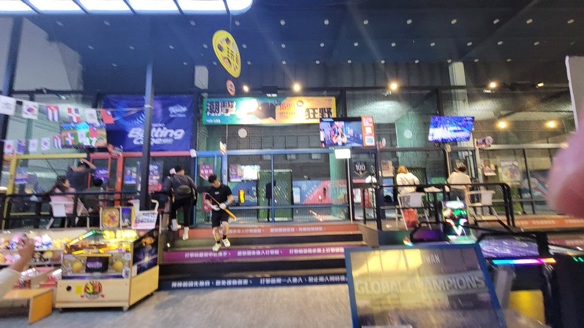 久々にバッティングセンター
一年振ってないとかなしいほど筋力の衰えを感じるけど楽しい…