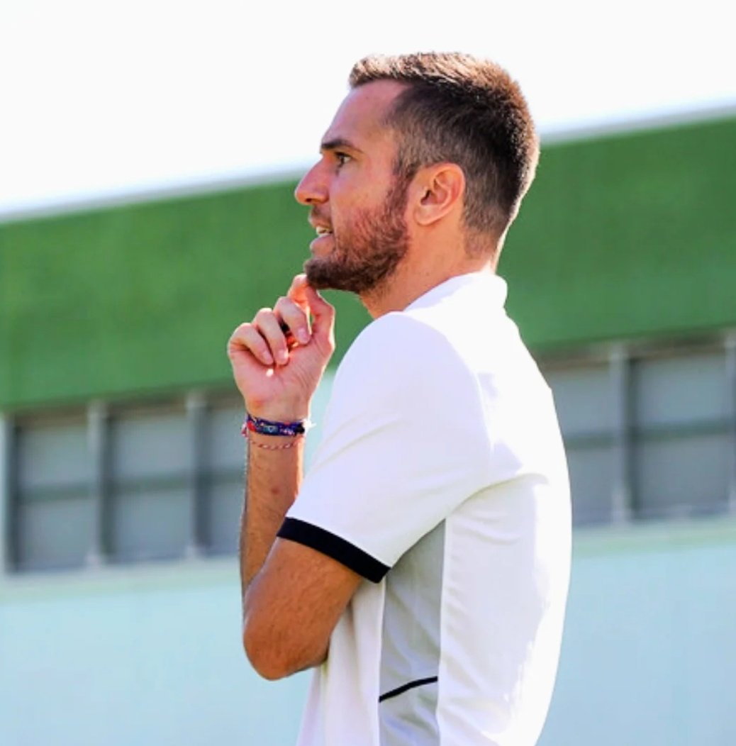 CanteraUDLog's tweet photo. PROMESAS | Felipe 'Pipe' Bezares será el segundo entrenador del filial blanquirrojo tras el ascenso de Miguel Martínez de Corta al primer equipo. 🧢

#CanteraUDLog https://t.co/YT2bLzYcGp