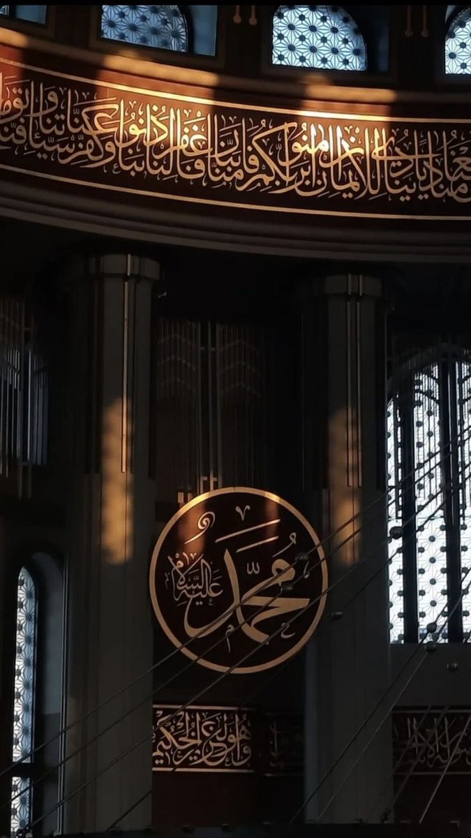 Ulu Önder Tekdir! 

O da Hz. Muhammed’dir! 

🌹