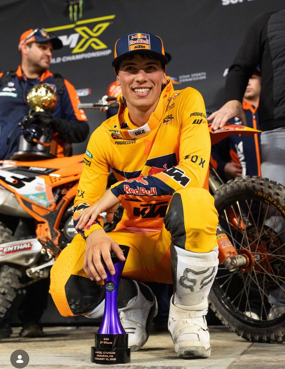 braapmotoX's tweet photo. 🎖️🥉Podium de Prado en su primera carrera de supercross sobre la KTM.

“No sé muy bien lo que siento, sólo digo que, al final, el trabajo acaba pagando”

“Son carreras cortas, una buena salida  hace grandes diferencias, no he forzado demasiado, me concentre en hacerlo bien” https://t.co/FeBfxXRRVX