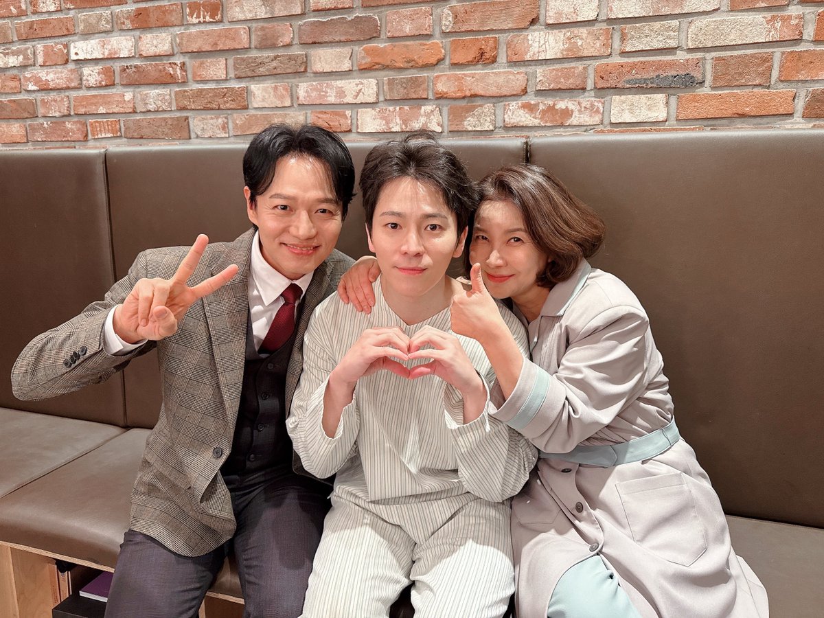 🐘연극 #엘리펀트송 𝟭𝘀𝘁 𝗧𝗘𝗔𝗠

💜 𝐆𝐨𝐨𝐝𝐛𝐲𝐞 💜
재균 마이클

𝟮𝟬𝟮𝟲.𝟬𝟭.𝟭𝟭 𝟮𝗣𝗠
ᴛᴏᴅᴀʏ’s ᴄᴀsᴛ
🙂마이클 #이재균
🙂그린버그 #고영빈
🙂피터슨 #정재은

𝚃𝙷𝙴 𝙴𝙻𝙴𝙿𝙷𝙰𝙽𝚃 𝚂𝙾𝙽𝙶🐘
𝟸𝟶𝟸𝟻.𝟷𝟷.𝟸𝟸-𝟸𝟶𝟸𝟼.𝟹.𝟾
@ʏᴇs𝟸𝟺 sᴛᴀɢᴇ𝟹