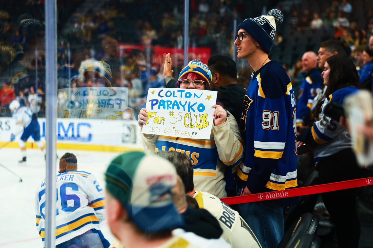 mashedparaykos's tweet image. HEY SO I MAY OR MAY NOT HAVE JUST 

1. GOTTEN A PUCK FROM COLTON PARAYKO
B. GET PHOTOGRAPHED BY THE BLUES PHOTOGRAPHER
3. MET COLTON PARAYKO?!??!!!!!!????

THIS IS ACTUALLY THE BEST DAY EVER AND IM ACTUALLY DOING A BACKFLIP

@StLouisBlues #stlblues