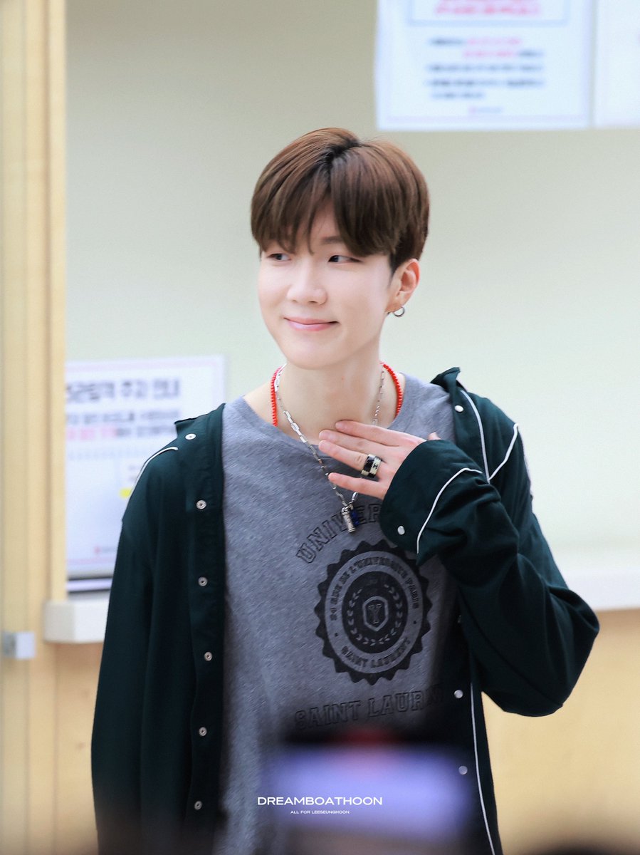 DreamboatHOON's tweet image. ㅅㅊㅅㅊ💛🎂
승훈아&amp;gt;&amp;lt;
올해도 건강하고 행복해서 돈 많이 벌자!!

#ThisBirthdayThatSeunghoon
#이승훈_존재가_선물훈 
#HOONY #SEUNGHOON #이승훈 #WINNER @official_hoony_