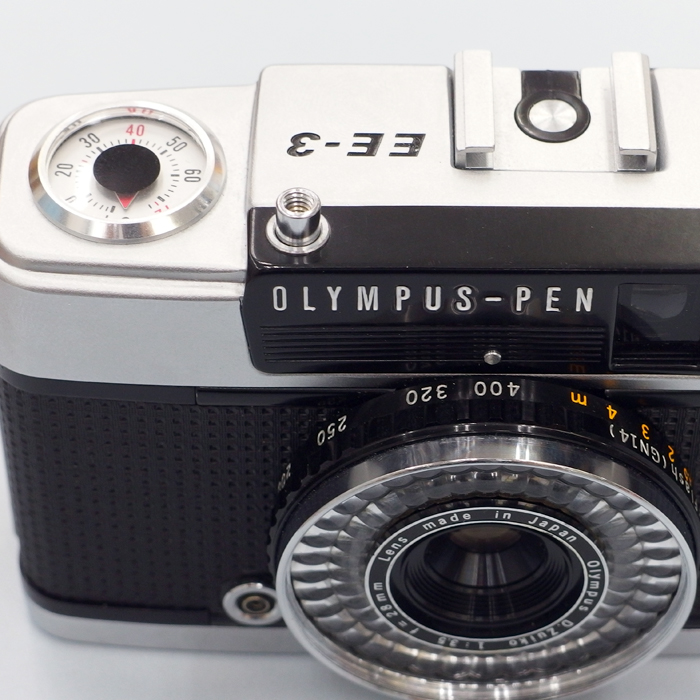 champcamera's tweet photo. 中古 オリンパス PEN EE-3(整備済) ¥22,000
1973年発売のPENシリーズの中での最後まで発売されていたモデルです。
ハーフサイズなので、ザラツキ感といったフィルムの特徴が拡大されて強調されるのも利点です。
#中古カメラ #フィルムカメラ #ハーフカメラ #PENEE3 #たまプラーザ #たまプラ #田園都市線
https://t.co/zJwVPhbbFa