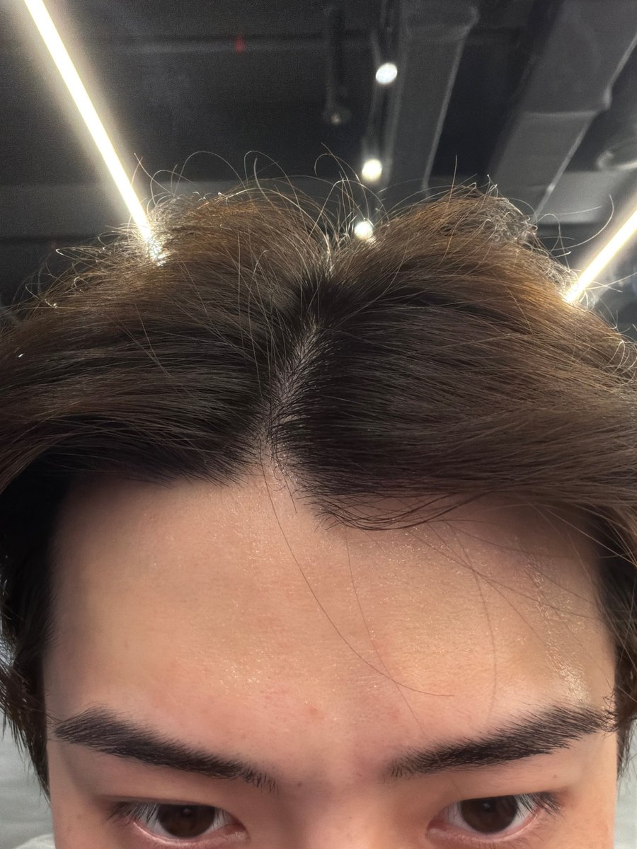 260111 sehun 🧼💌

(photo of kyungsoo)
“it’s really a secret”
“if i get caught, i might have to delete bubble”
(photo)