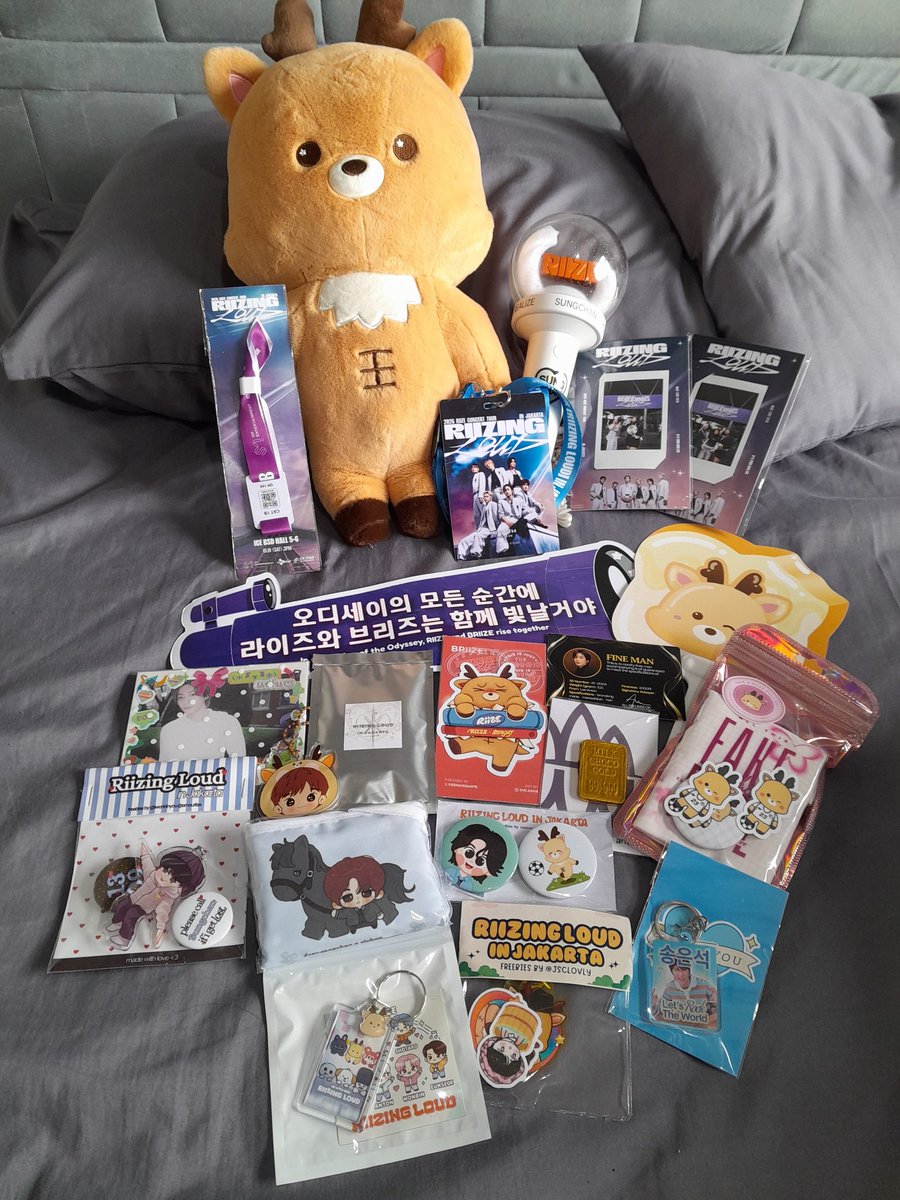 tirajinsu's tweet image. terima kasih teman temin kakak kakak buat bingkisan bingkisannya sooo happyyy riizing loud kmrn!! 🧡🧡🧡
@jscize @syongcentrist @dawnnhig @geenaissante @ALLINEUNSEOK @ucanciledug @iwonbinyou @amouriize @jsclovly @summercrumbs @osakisong @chippiechan