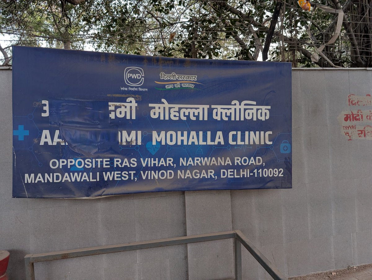 Herhj's tweet photo. A year later and the old signs are still up. If the Delhi government doesn't have the budget to replace a signboard, how are they managing the scheme itself? Modi ji, please look into this lack of resources. https://t.co/Ma26ypdDed