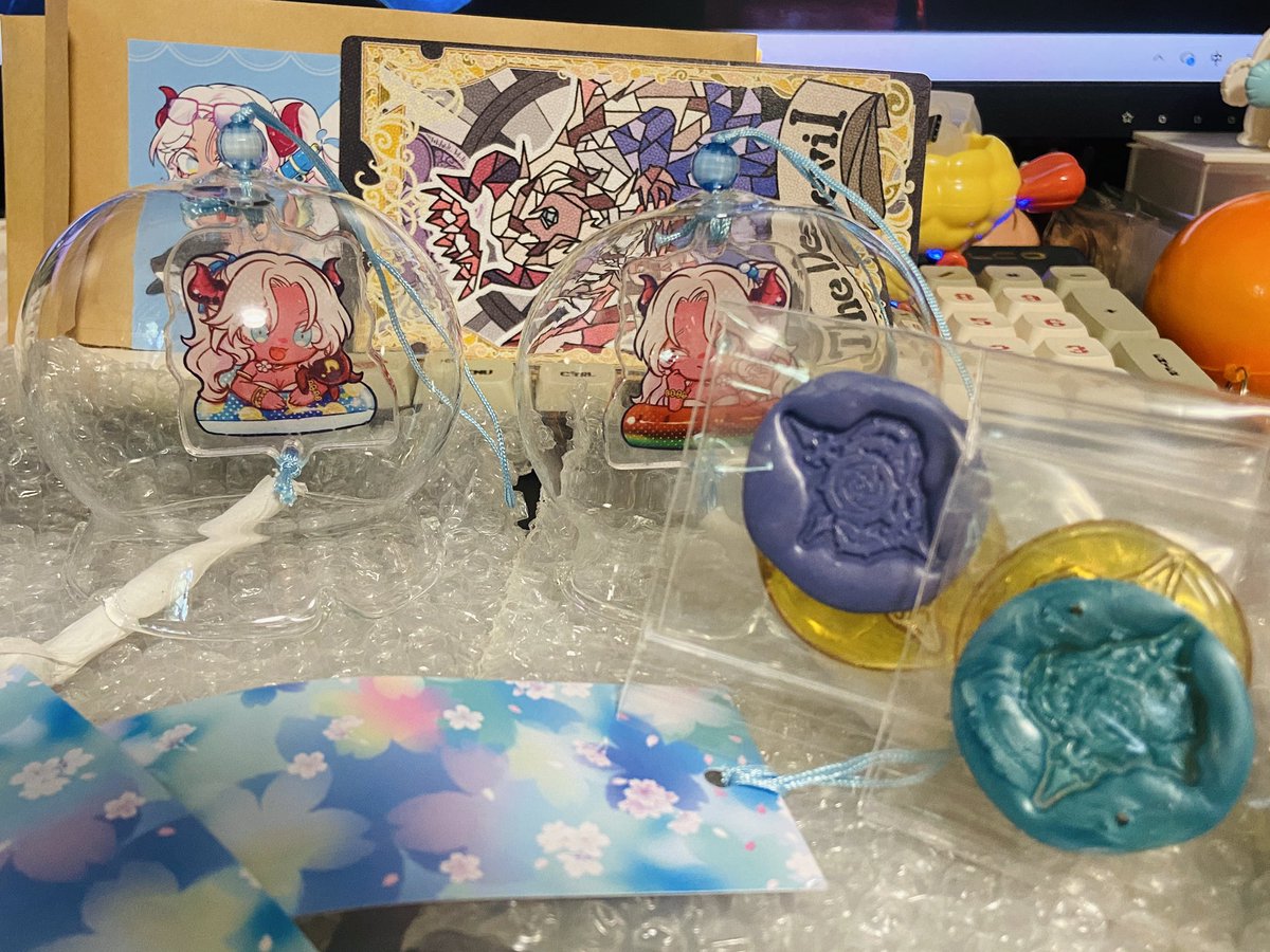 領了緹的可愛風鈴回家💃
還附兩個可愛的封蠟章太讚了吧😍

然後很好笑的事：

（拆包裹）》嗯？怎麼有兩張卡片？難道包錯了?》出現兩個封蠟章》回頭看訂單》買了兩個

所以如果有想買但沒買到的小問緹，歡迎洽詢我🤣🤣🤣
 #GOOD魔鈴