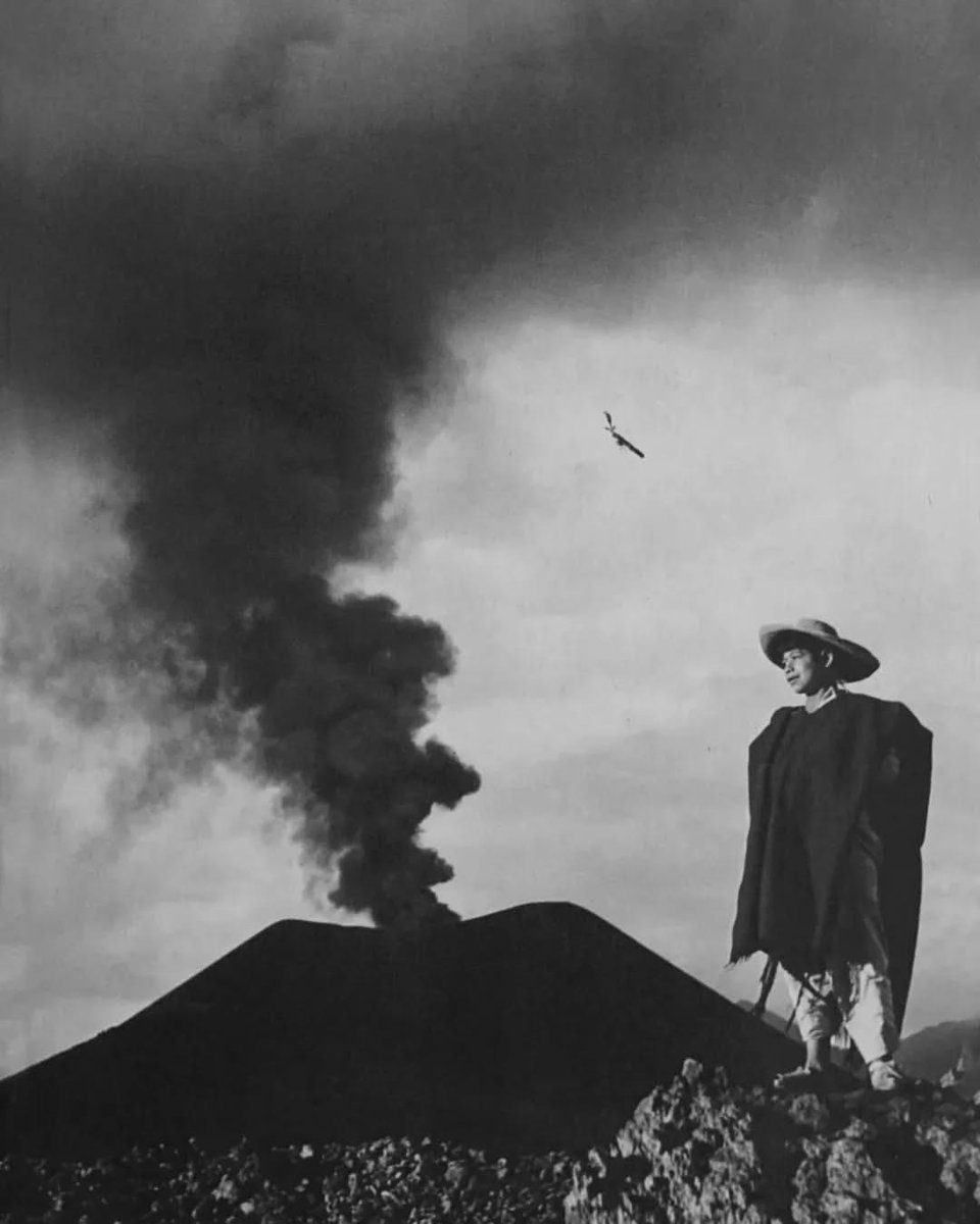 eyeonaxis's tweet image. Volcán Paricutín, México, 1949  |  Armin Haab