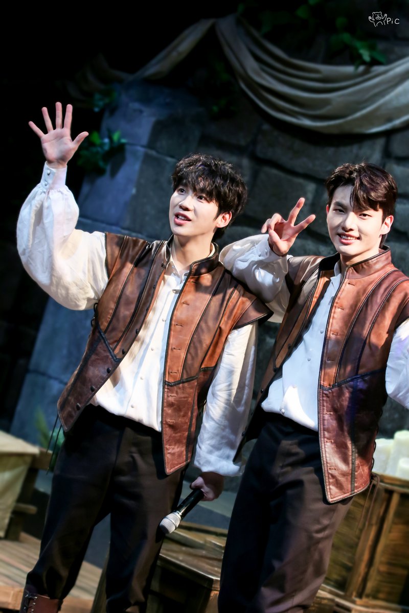 260110 엘시노어 낮 커튼콜 
버나르도 (#허영손 배우) / 프란시스코 (#강은빈 배우)