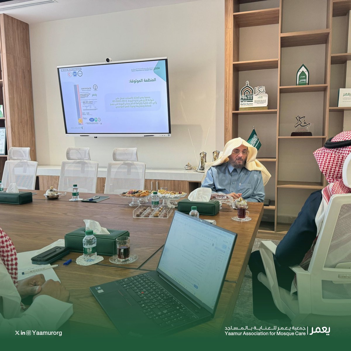 تشرفت #جمعية_يعمر للعناية بالمساجد بزيارة فضيلة الدكتور الشيخ أحمد البوعلي، مدير هيئة الأوقاف بالمنطقة الشرقية، حيث اطّلع على نموذج عمل الجمعية وبرامجها ومبادراتها في العناية بالمساجد.

وقد أثنى فضيلته على ما شاهده من تنظيم مؤسسي ورؤية واضحة، مؤكداً أهمية الحوكمة، والاعتماد من