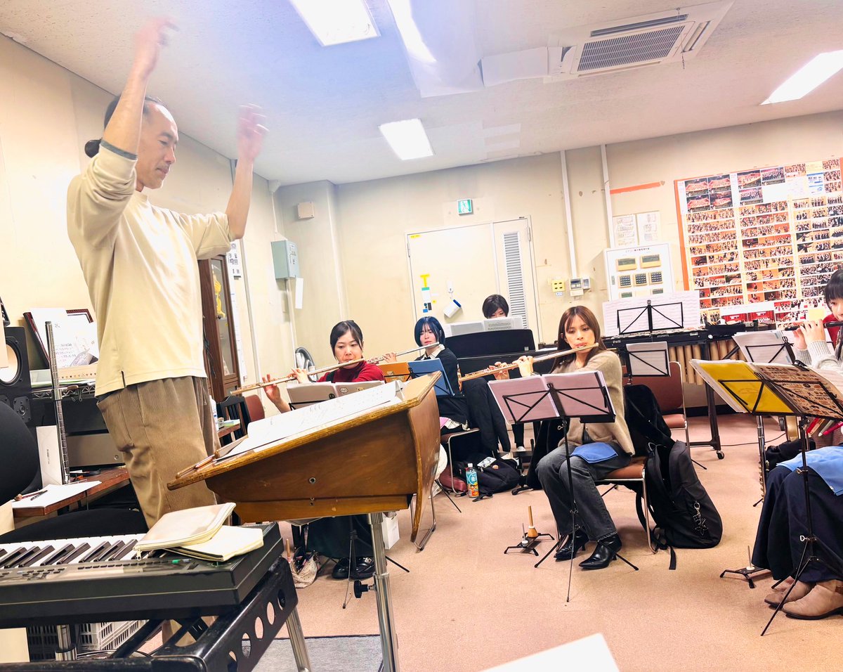 2026年最初の練習は、客演指揮の井澗先生と音楽トレーナーによる合奏でした♪

バレンタインコンサートまで残り1ヶ月を切っているため、細かい所までさらに丁寧な練習を行いました。
まだまだ課題だらけですが、皆さまにより良い音楽をお届けできるよう、精一杯頑張ります！