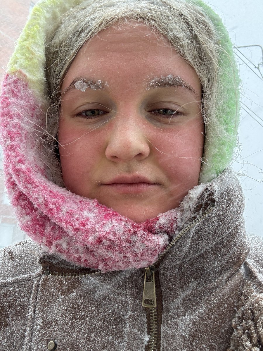 thatisksai's tweet image. зара ларсон всех наебала со своим summer isn’t over yet 
мне на кой такие испытания?