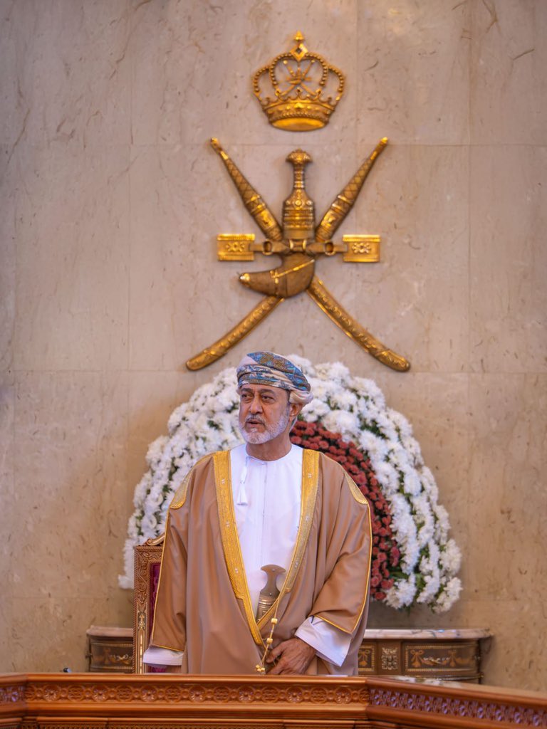 Y0ASSIR1's tweet photo. باقون على العهد والسمع والطاعة.

#ذكرى_تولي_السلطان_هيثم 
 #معك_وانتماؤنا_يكبر https://t.co/H8XwHktceU