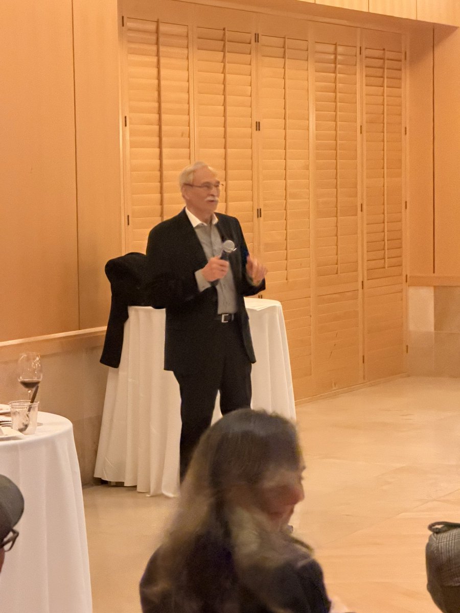 Daniel Chang tweet media