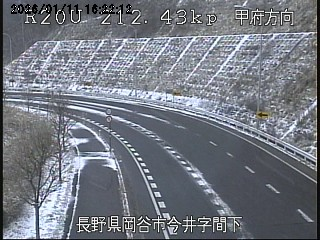 mlit_nagano's tweet photo. 【#通行注意  1月11日 16時20分】#国道20号 は #長野県、#岡谷市 、#塩尻市 において降雪・積雪となっており、除雪作業を行っていますが、路面が滑りやすくなっていますので、ご通行の際は冬用タイヤの装着・チェーンの装着をお願いします。
長野国道HP：https://t.co/an1hcWY9wH https://t.co/ErDGf9GH51