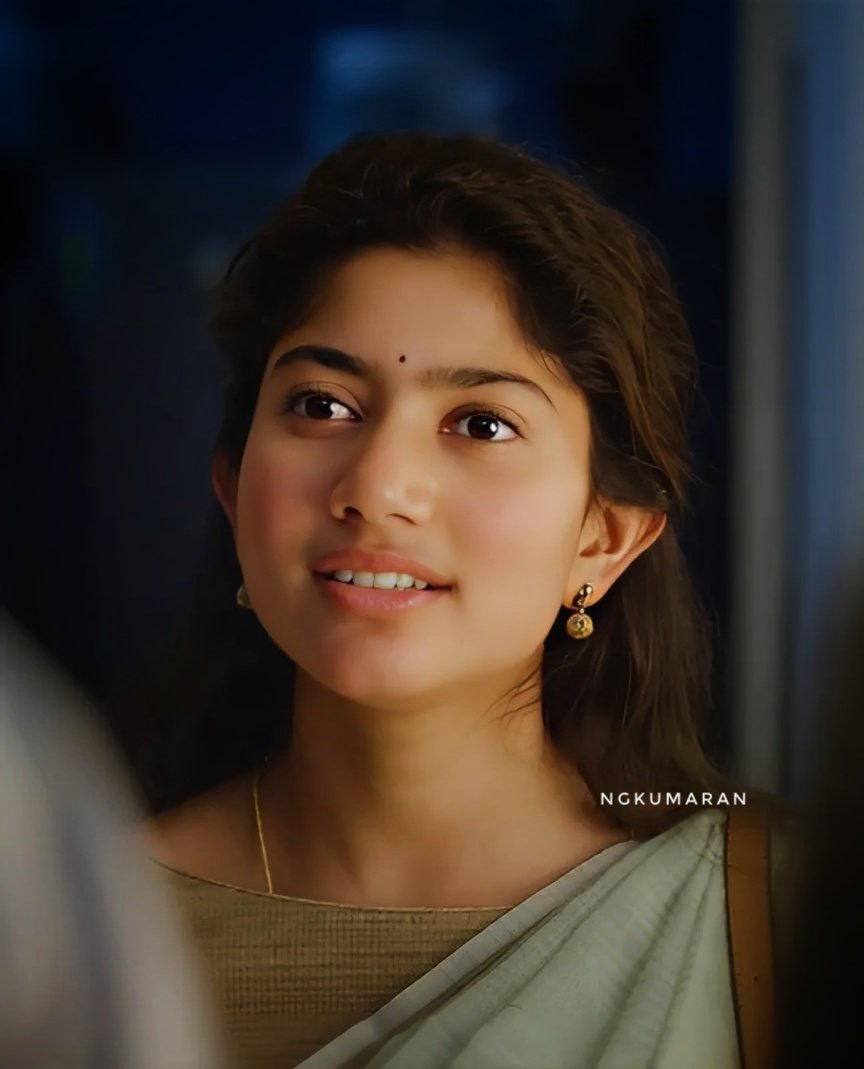 Sariyava, thavarava..
Sirikira siripukku,  
Ava dhaan kaaranama!

<a href="/Sai_Pallavi92/">Sai Pallavi</a> #SaiPallavi 👑✨