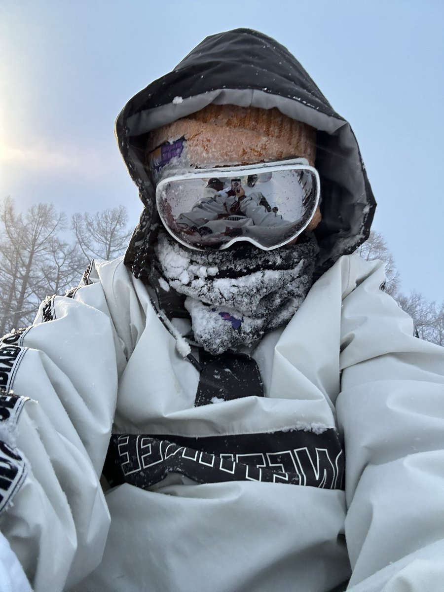 知り合いと同じリフト乗っても気付かれないくらい顔ない