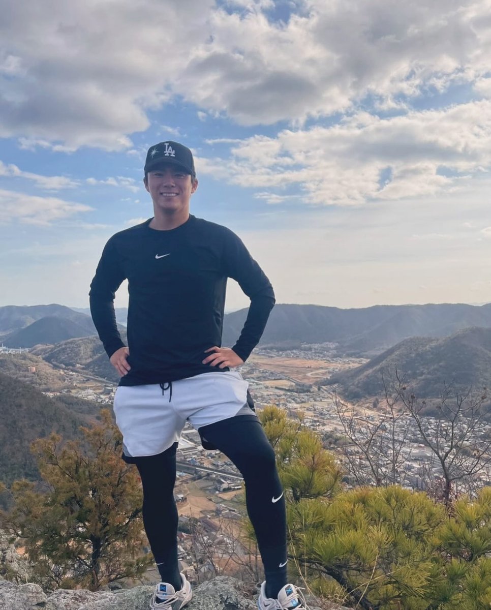 HyeseongKimMuse's tweet image. Yoshinobu Yamamoto went fishing 🎣