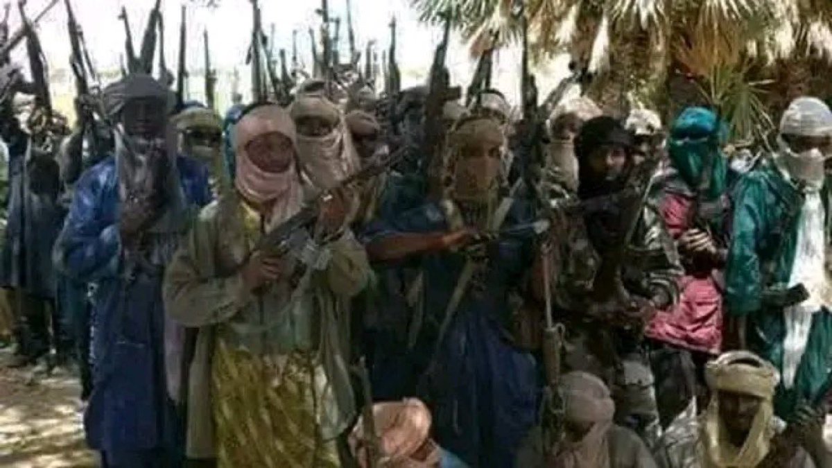 OurFavOnlineDoc's tweet photo. Dear @PoliceNG @OfficialDSSNG @HQNigerianArmy 
This is a very urgent call for help.

Terrorists have written two letters to the people of Ikoyi-Ile in Oriire LGA of Oyo State triggering fear and anguish in the citizens of the community.

The terrorists are threatening a fresh attack on the community, accusing the residents of disobedience and refusal to pay levies and taxes imposed on them by the terrorists.

According to many reports, the threats are dated to be carried out on Tuesday, January 20 have triggered panic and forced some residents to flee as local leaders urgently appeal for security intervention.

Pls help share for the police/army to act.