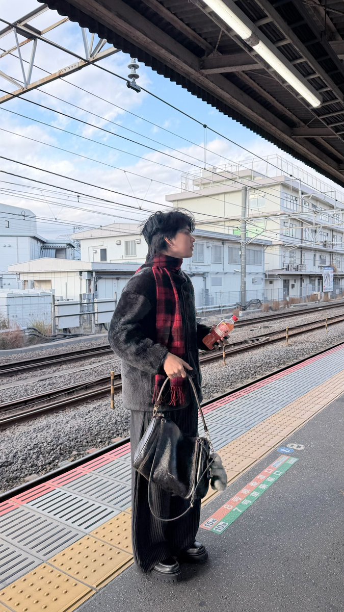 会いたくなっただけ。🖤🥺

#FortFTS #ComeFortZon #BabyFeat