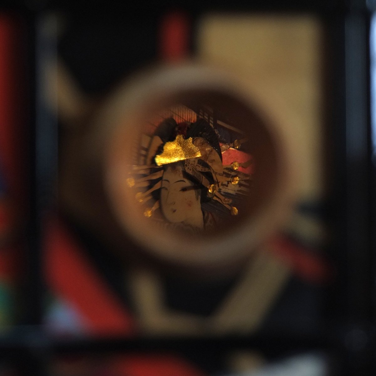 なにがなんでも花魁を写真に収めてやろうという執念