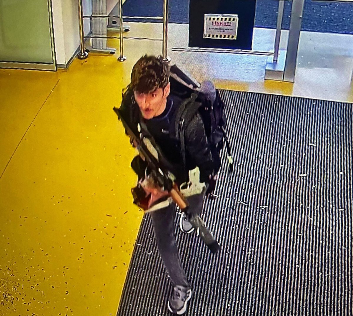 Ruşen YPG hangi terör saldırısı yapmış diyorsun daha geçen sene TUSAŞ'a silahlı saldırı gerçekleştirildi?

Öyle yarrak gibi bir çağdayız ki doğrunun yanlışın hiçbir önemi yok herkes bağırsağından bir gerçeklik sıçıp ona inanıyor 

X destekli toplu Şizofreni yaşıyor dünya