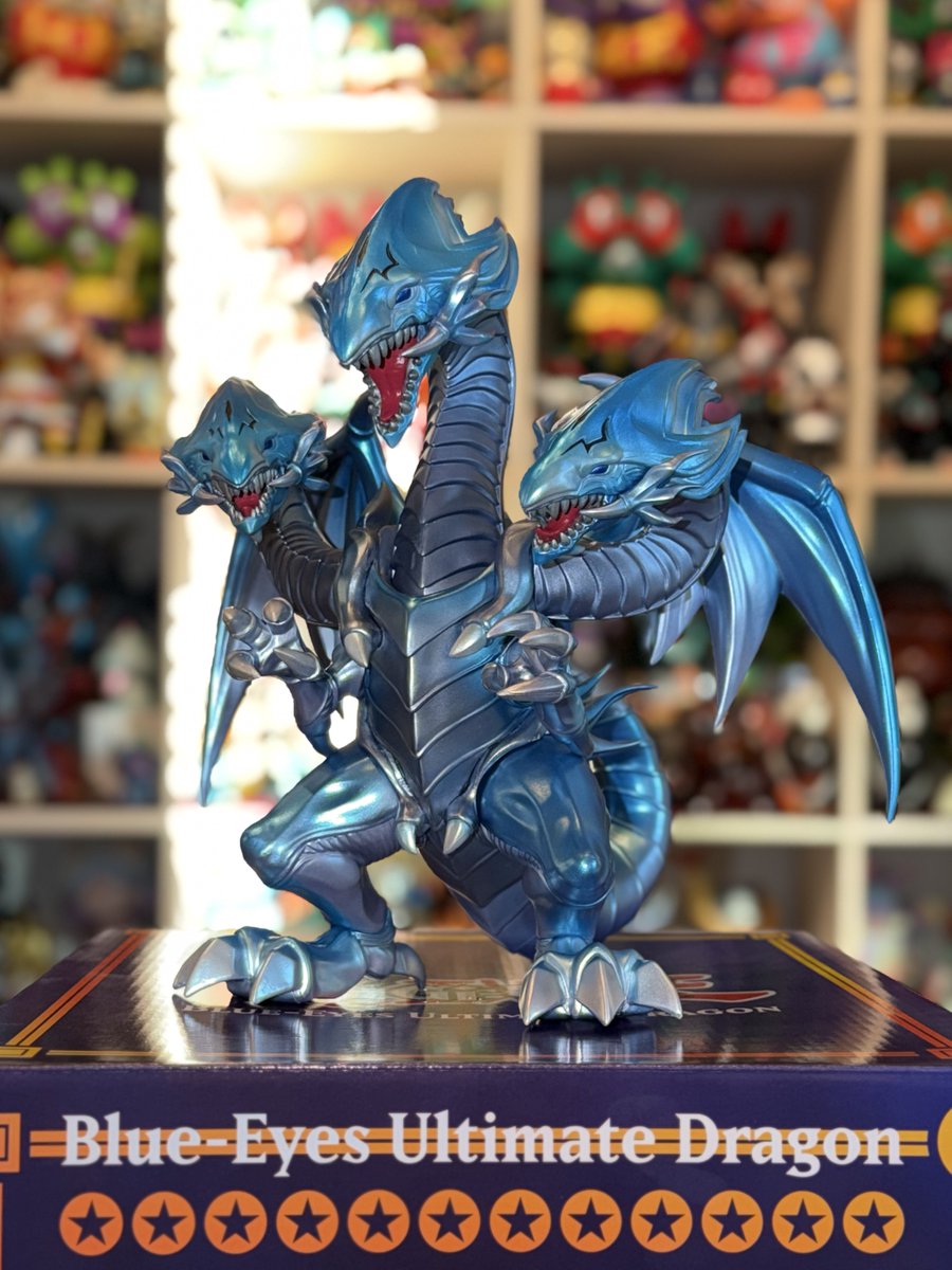 MONDO 青眼の究極竜(ブルーアイズアルティメットドラゴン) 日本に売っ