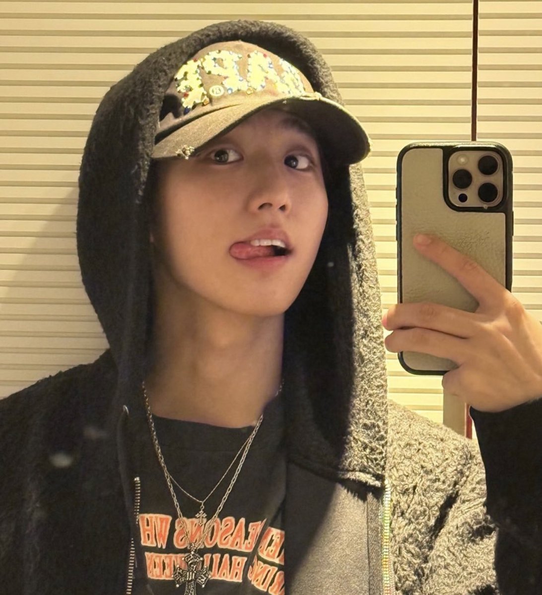 sharkhanni's tweet image. •̀ 𐃷 •́                             ( ˘ ³˘)