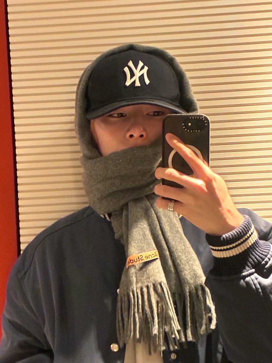 spearhyunnie's tweet image. jeongin instagram update: ❄