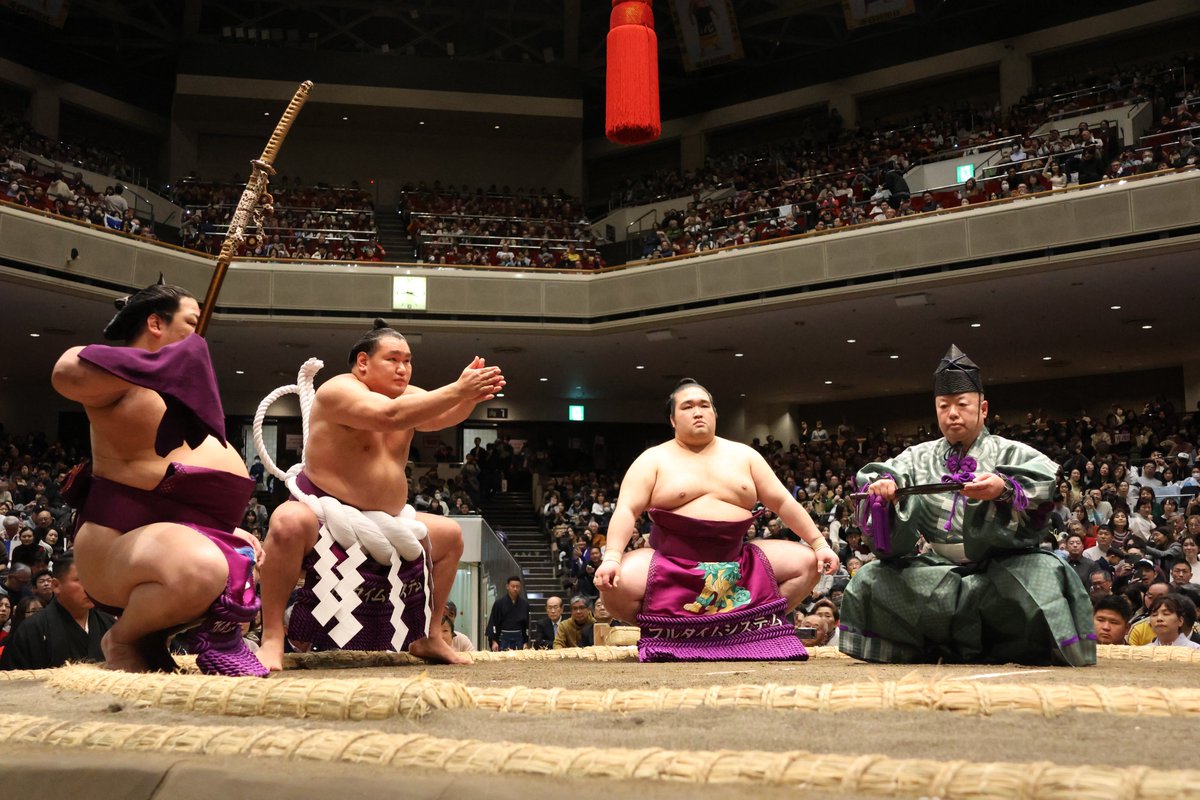 ＜初日の様子＞
横綱 豊昇龍土俵入り
太刀持ち・露払いを務めるのは、平戸海と豪ノ山。
#sumo #相撲 #一月場所 #初場所