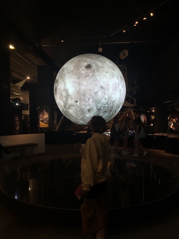 M1ONLOVER's tweet image. Museum of the Moon